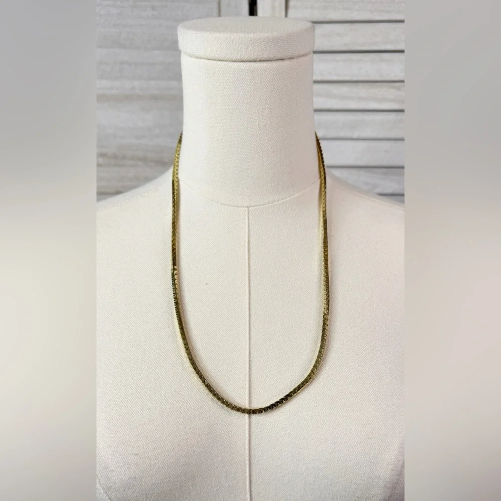 Vintage Elegant Gold Tone Box Necklace. Excellent Condition.